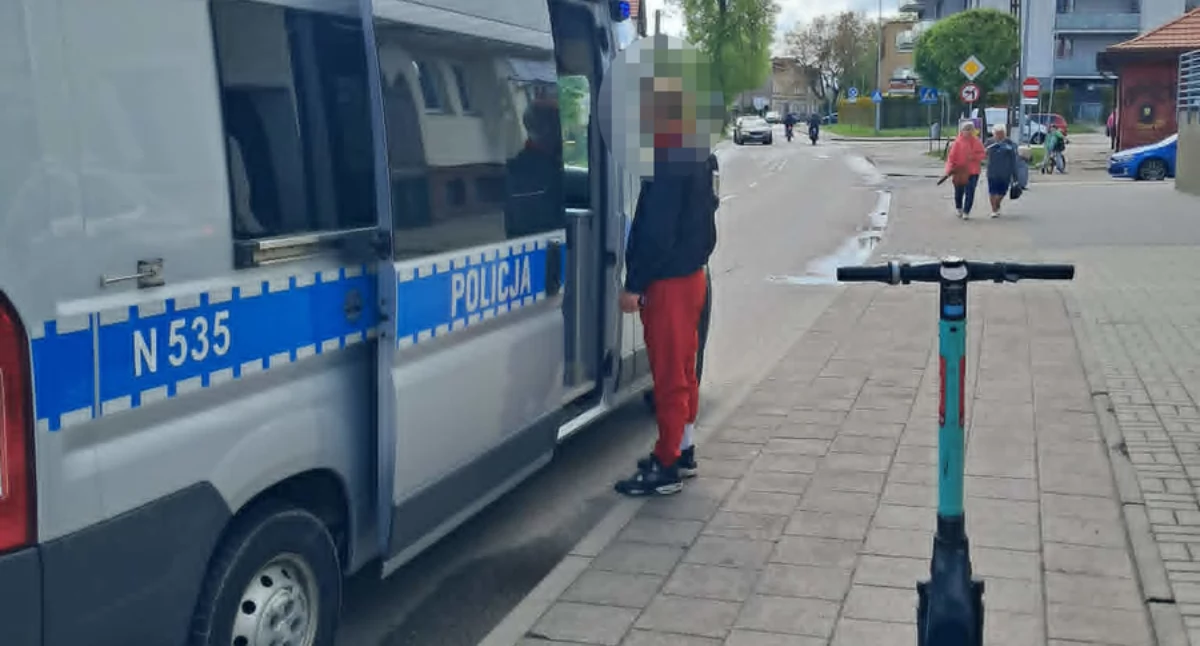 Kronika policyjna, latek miał prawie promila Jechał hulajnogą wpadł policjantów - zdjęcie, fotografia