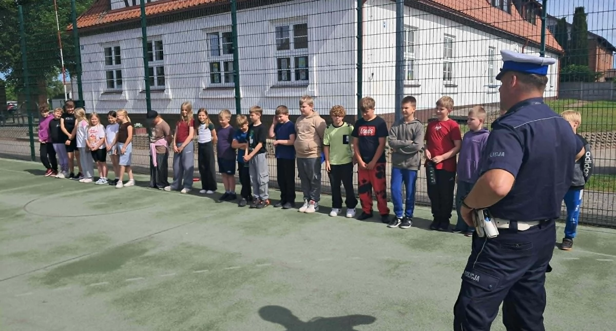 Szkoły podstawowe, ważny egzamin Uczniowie Starych Polaszkach walczyli karty rowerowe - zdjęcie, fotografia