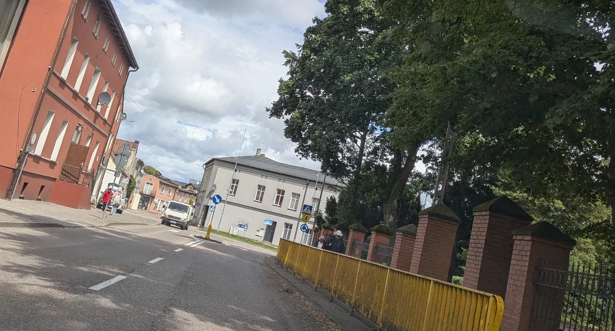Inwestycje, Bezpieczniej szkołach Inteligentne przejścia dwóch kolejnych placówkach - zdjęcie, fotografia