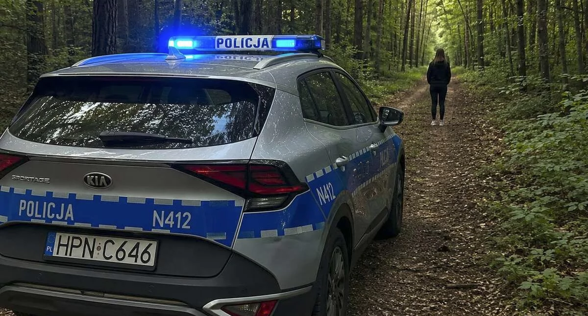 Kronika policyjna, Szła jagody znalazła poszukiwanego Zaskakujące odkrycie lesie Piechowicach - zdjęcie, fotografia