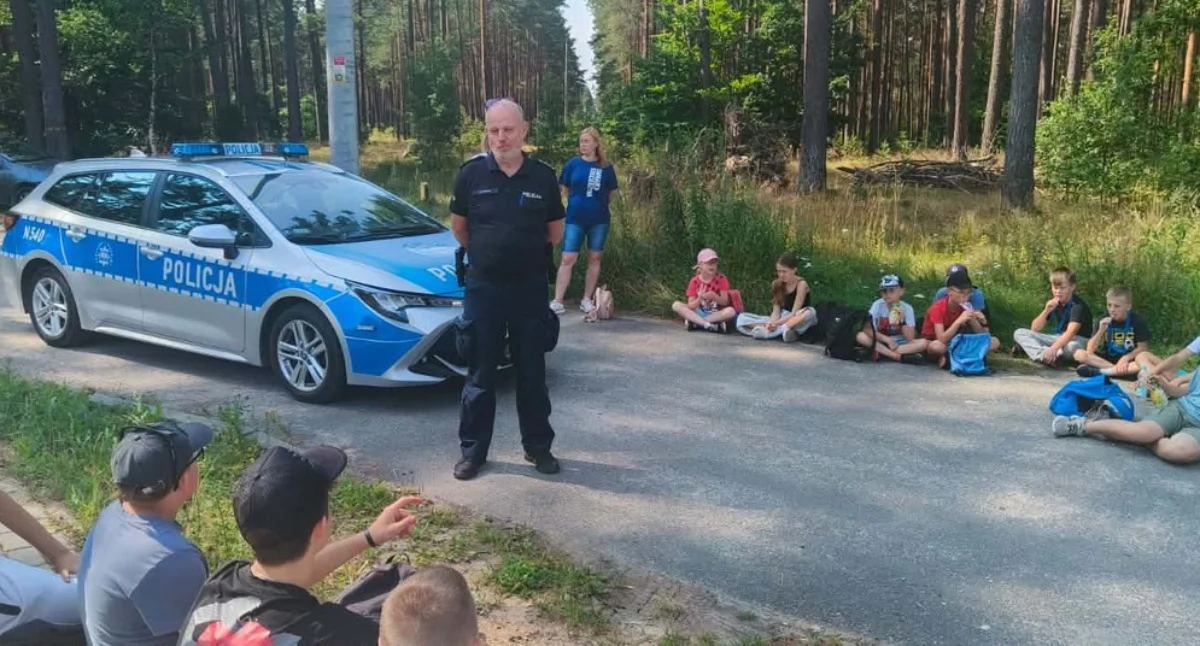 Rozmaitości, miejska Łubiana Garczyn Policja przypominała bezpiecznych wakacjach - zdjęcie, fotografia