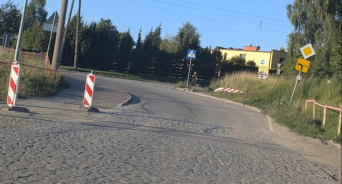 Transport, Poważne zmiany ruchu Kościerzynie Przejazd kolejowy zamknięty! - zdjęcie, fotografia