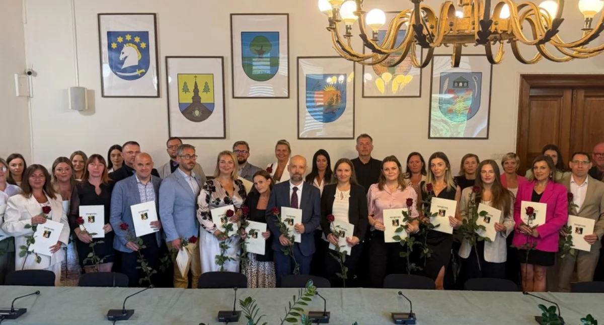 Szkoły średnie, Zawodowe awanse nauczycieli kolejny karierze zawodowej - zdjęcie, fotografia