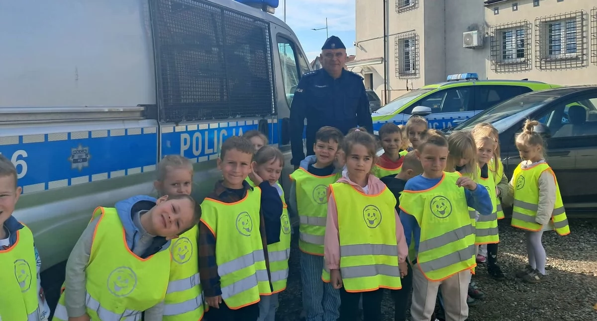 Rozmaitości, goście kościerskiej komendzie lekcja bezpieczeństwa przedszkolaków - zdjęcie, fotografia