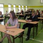 Gimnazjaliści z kościerskiego Zespołu Szkół Publicznych nr 3 tuż przed testem /fot. dad