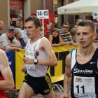 Piotr Łudzik (w środku) na trasie biegu na dystansie 10 km /fot. nadesłane/Remus...