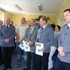 W uroczystym pożegnaniu policjantów udział wzięło kilkadziesiąt osób /fot. dad