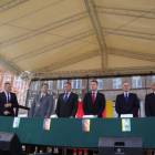 Akt partnerstwa podpisywali przedstawiciele poszczególnych gmin /fot. dad