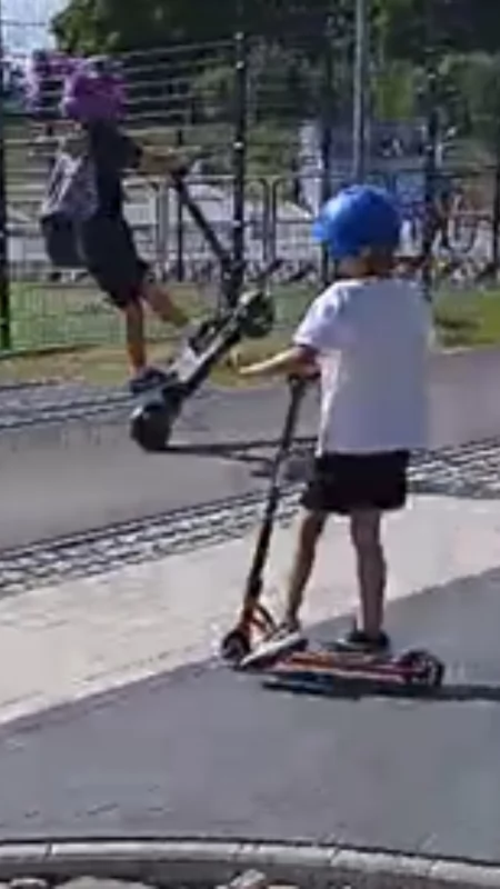Niebezpieczny park. Hulajnogi pędzą tam, gdzie bawią się dzieci! [FILM]