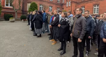 O 11:11 zaśpiewali dla Niepodległej. Uczniowie z regionu kościerskiego w ogólnopolskiej akcji „Szkoła do hymnu”