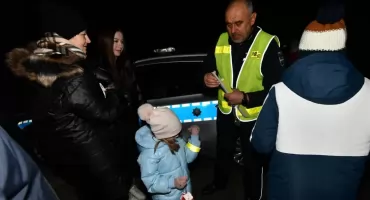 Policjanci na roratach. Profilaktyka i odblaski dla bezpieczeństwa pieszych!