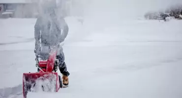 Zawieje i silny wiatr. RCB ostrzega przed trudnymi warunkami