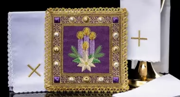 Adwentowe stuły: Symbolika i zastosowanie w liturgii
