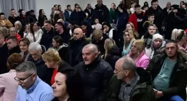 Mieszkańcy Skorzewa walczą o nową szkołę! Burzliwe spotkanie z wójtem!