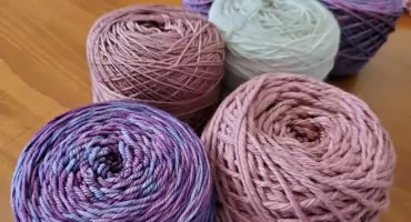 Jakie walory ma włóczka merino? Przewodnik dla pasjonatów rękodzieła z powiatu kościerskiego