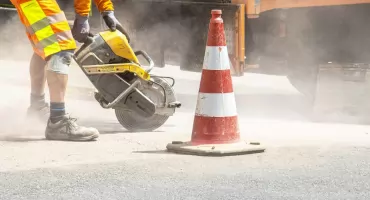 Rozpoczyna się remont zdewastowanej drogi w Grabowie Kościerskim