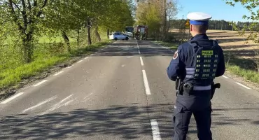 Gm. Lipusz. Auto dachowało. Kierująca kobieta miała prawie 3 promile!