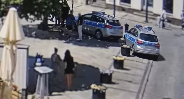 Agresywne psy rzuciły się na przechodnia. Właścicielka ukarana mandatem