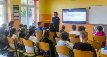 O przemocy rówieśniczej w szkole. Spotkanie uczniów z policją