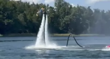 Sobótka nad J. Rzuno w Dziemianach. Pokaz flyboardingu, konkurs wianków i tłumy mieszkańców