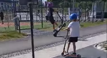 Niebezpieczny park. Hulajnogi pędzą tam, gdzie bawią się dzieci! [FILM]