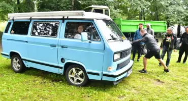 Wyjątkowy zlot motoryzacyjny w cieniu nieistniejącego pałacu w Pucu!