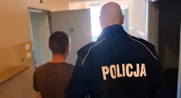 Zaatakował opiekuna, szarpał ratowników. 22-latek trafi za kraty na 10 miesięcy