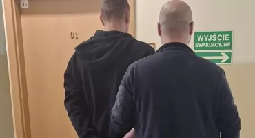 Kościerscy policjanci zatrzymali pijanego kierowcę. Mężczyzna musi opuścić Polskę!