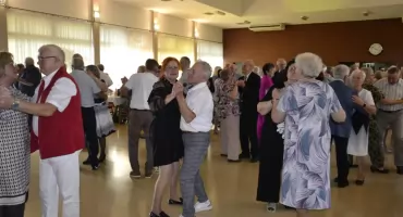 Bal Emeryta w Dziemianach. Seniorzy pokazali, że na dobrą zabawę nigdy nie jest za późno