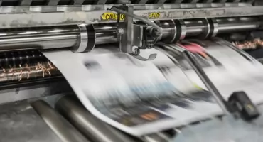 Drukarnia wielkoformatowa - jak wybrać technologię druku do reklamy firmy?
