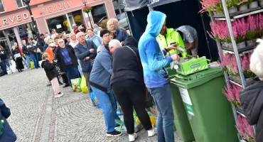 Tłumy na Rynku w Kościerzynie. Wrzosy przyciągnęły mieszkańców na Wielką Zbiórkę Szkła!