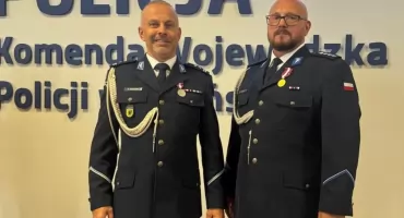 Ponad 30 lat w służbie. Kierownik posterunku w Karsinie uhonorowany złotym medalem