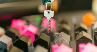 Apartament w Albanii od dewelopera czy z rynku wtórnego? Umowa, płatności i odbiór kluczy